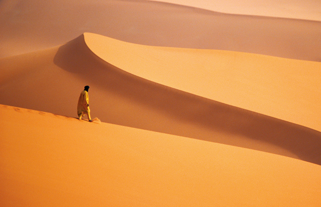 Tuareg walking on a big dune (Algeria - 2011)