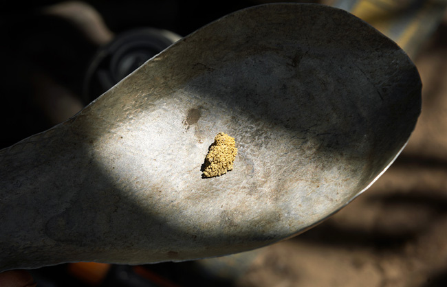 1 gram of gold is worth 10 up to 15 Euros at the mine site depending on the daily gold rate. Its price will increase significantly afterwards.