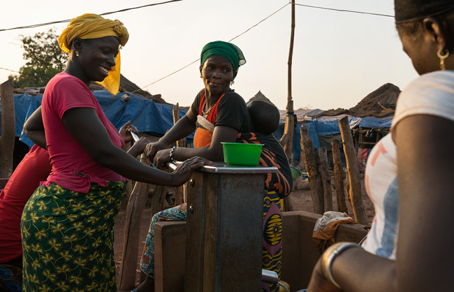 A group of women pumps the water from the well that will be used for drinking, cooking, and washing. With the daily-used mercury released directly to the soil, chances are high that the water is contaminated but no studies have been conducted so far to evaluate the level of toxicity.