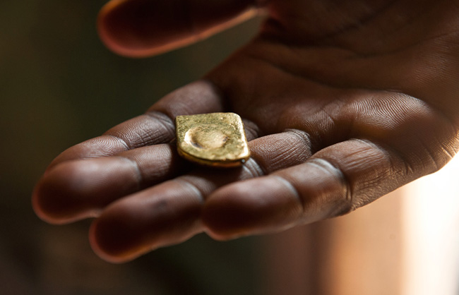 Because gold comes from different mine sites, when it is turned in an ingot, it becomes extremely difficult to trace it. In the end, it is impossible to determine if the gold come from Batambaye or somewhere else. 