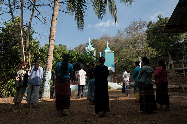 Usually, Sundays are mass days for the Catholic community in Huai Pu Kaeng village. But since the beginning of the Covid-19 pandemic, the priest no longer comes to celebrate it. Nevertheless, every Sunday morning, some inhabitants come to read the Bible and pray in front of the statue of the Virgin Mary, which stands in front of the church.