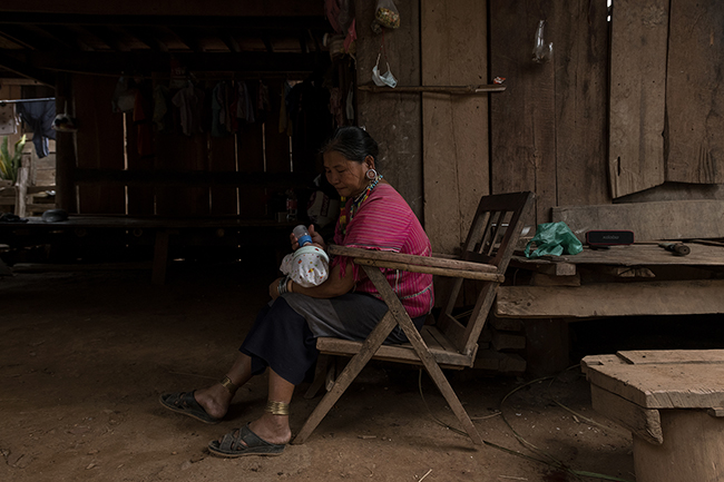 Like most young people in Huai Pu Kaeng, Bu Mi's daughter and son-in-law, from the Kayaw ethnic group, preferred to leave the village and go to the city in the hope of finding work and a different way of life. She is now the one who takes care the most of her granddaughter.