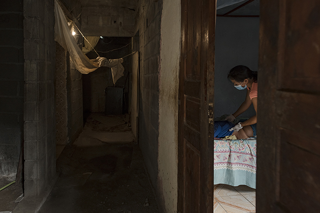 In addition to their care and prevention activities, private physiotherapists like Pauline often provide moral support to their patients and those accompanying them. Mayotte - 2021