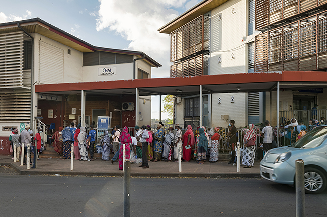 At the Jacaranda dispensary in Mamoudzou, the flow of patients is so great that the queue is endless. Mayotte - 2021