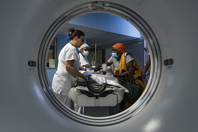 As for most of the care, medical imaging and more in-depth examinations can only be carried out at the Centre Hospitalier de Mayotte (CHM) in Mamoudzou, the department's main town. It is not surprising that the island's only hospital is always working beyond its technical and human capacities. Mayotte - 2021