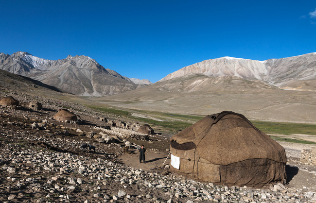 During the seasonal migration, Wakhis live in small rocky houses or inside yurts, depending of the financial resources. Big Pamir - Afghanistan - 2014